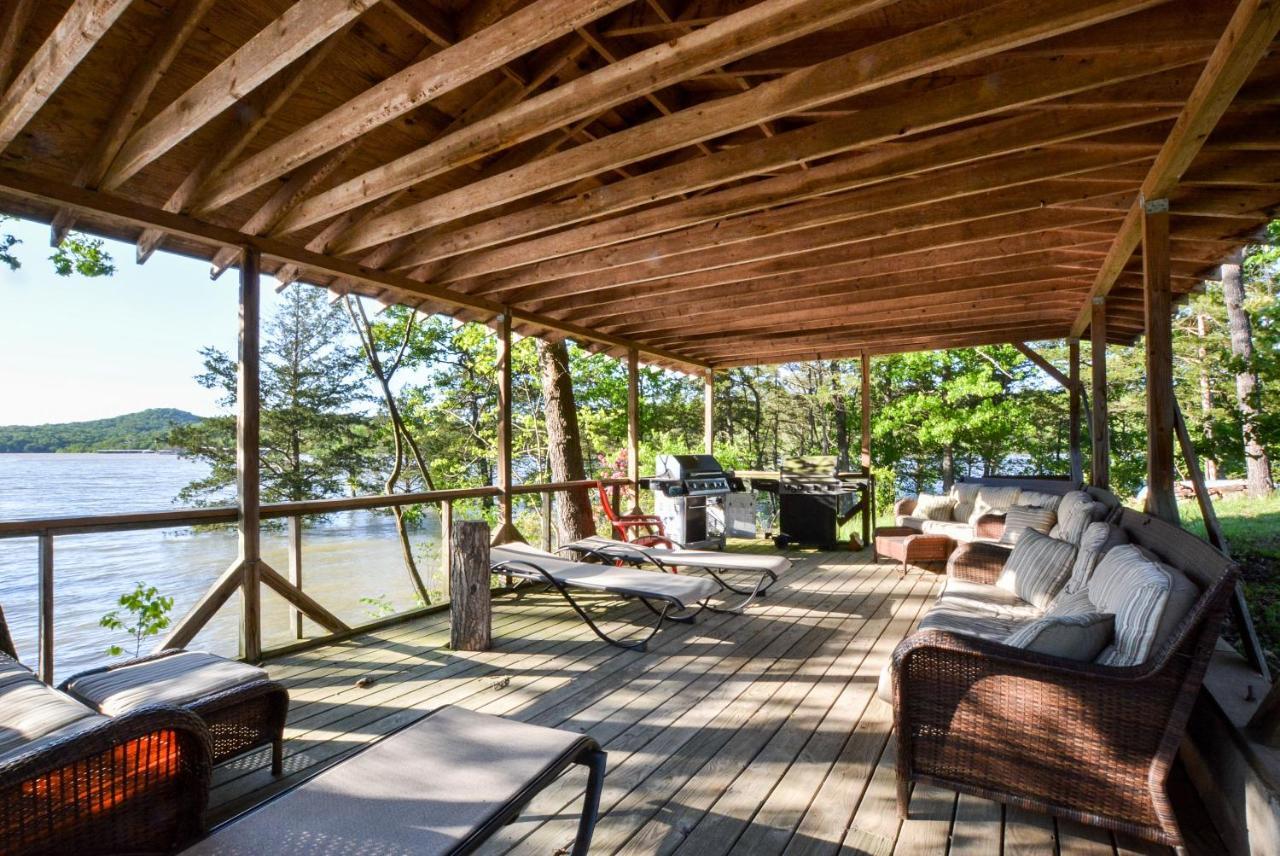 Luxury Lakefront Chalet Resort 2 Pools Free Amenities Dock Minigolf Waterslide Lampe Εξωτερικό φωτογραφία