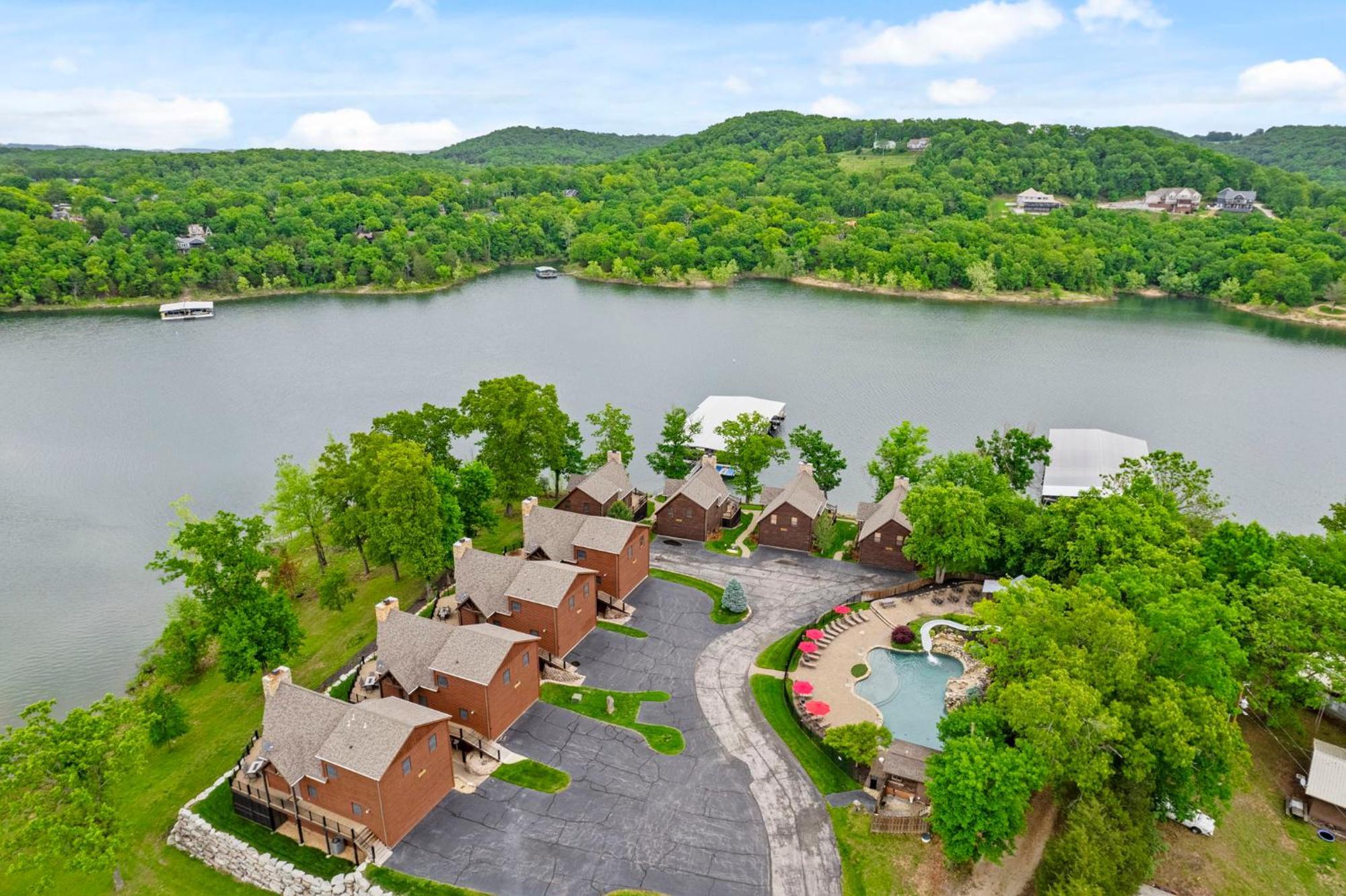 Luxury Lakefront Chalet Resort 2 Pools Free Amenities Dock Minigolf Waterslide Lampe Εξωτερικό φωτογραφία