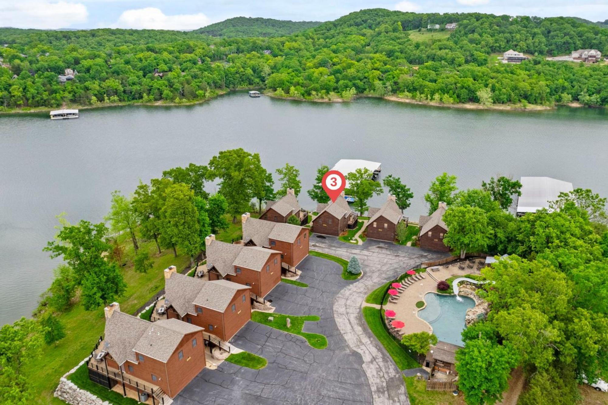 Luxury Lakefront Chalet Resort 2 Pools Free Amenities Dock Minigolf Waterslide Lampe Εξωτερικό φωτογραφία